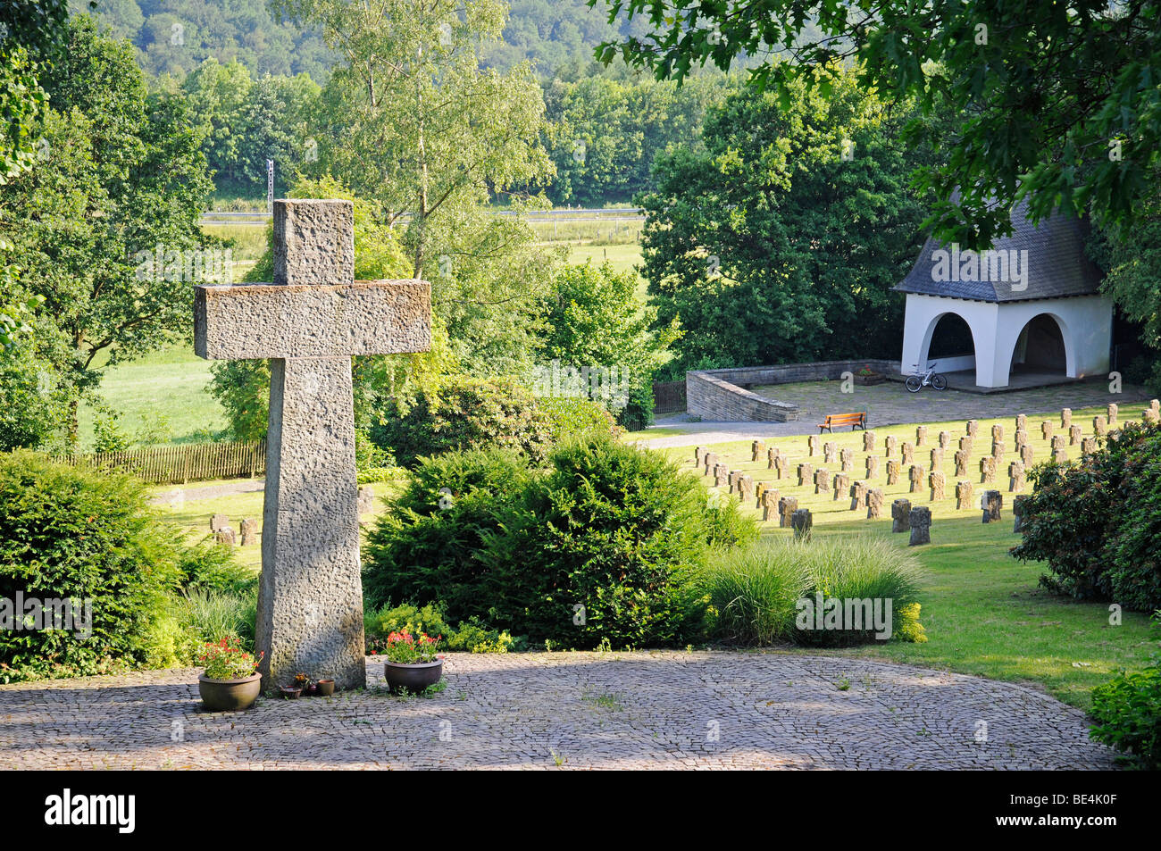 Tombes militaires, cimetière militaire, Eversberg, Meschede, région du Sauerland, Nordrhein-Westfalen, Germany, Europe Banque D'Images