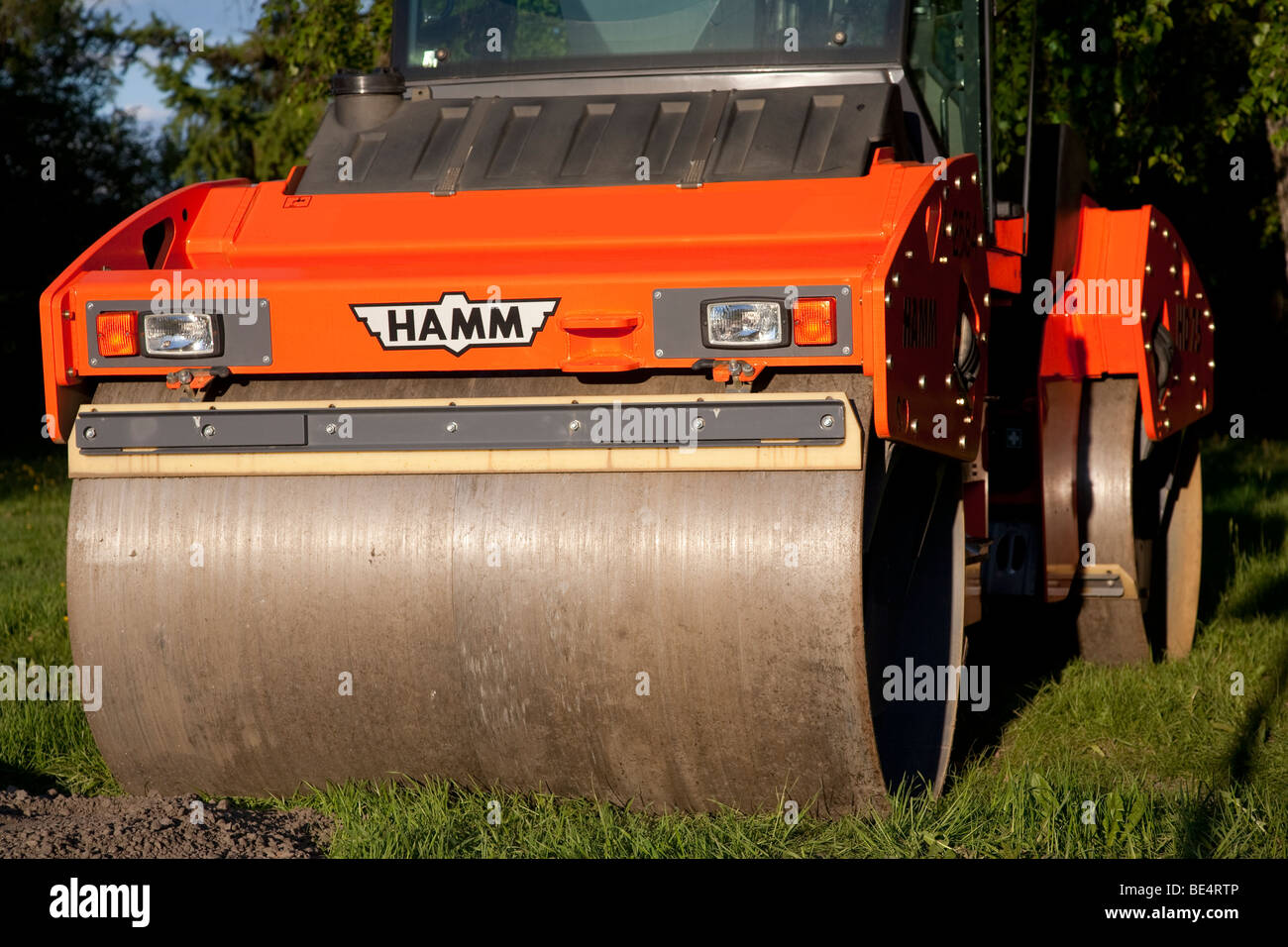 Tambour métallique du rouleau tandem articulé Hamm HD 75 , Finlande Banque D'Images