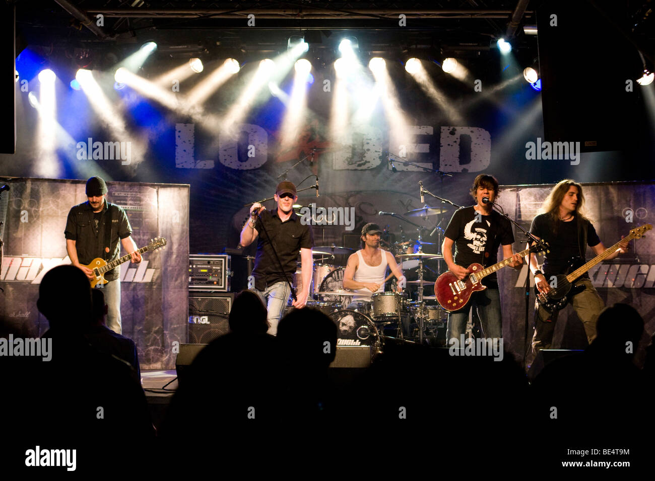 Groupe de hard rock suisse Maxxwell live at the Schueuer Lucerne, Suisse Banque D'Images