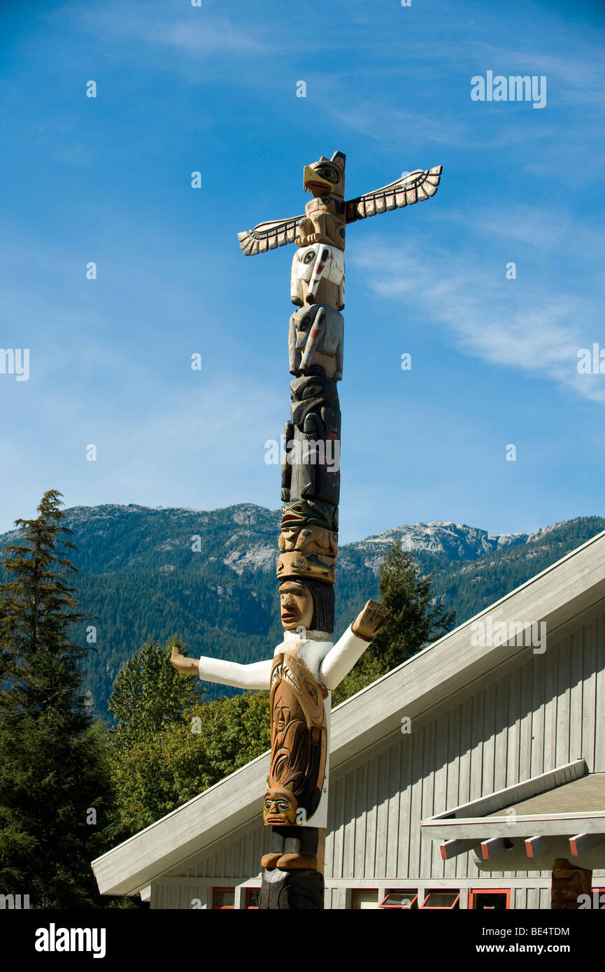 Squamish Nation totem. Squamish BC, Canada Banque D'Images