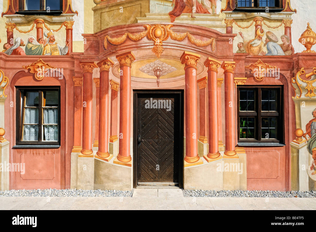 Façade décorée de peintures murales appelé Lueftlmalerei Haus de Pilatus à Oberammergau, district de Garmisch-Partenkirchen, Banque D'Images