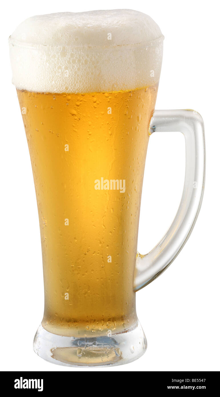 Bière légère en verre sur un fond blanc Photo Stock - Alamy