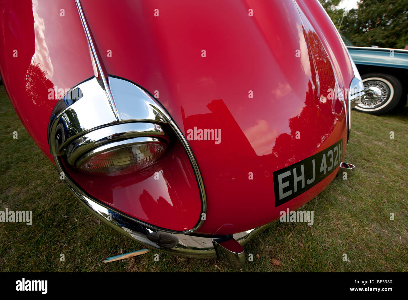 Jaguar Type E classique 4.2 litre étant exposé au rallye de voitures classiques au château de Hedingham, Essex, Royaume-Uni. Banque D'Images