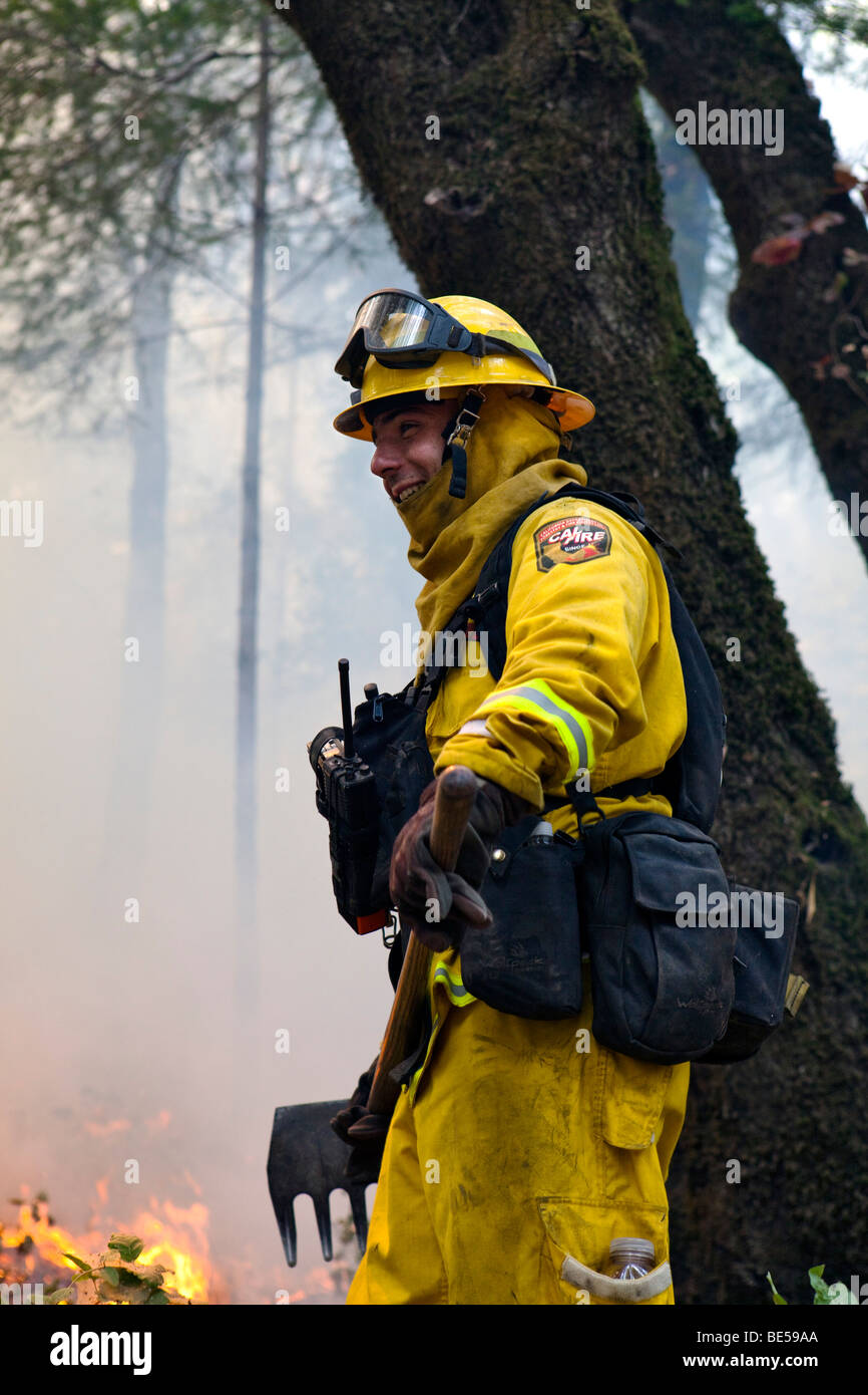 Pompiers forestiers à la California wildfire Lockheed dans Santa Cruz ...