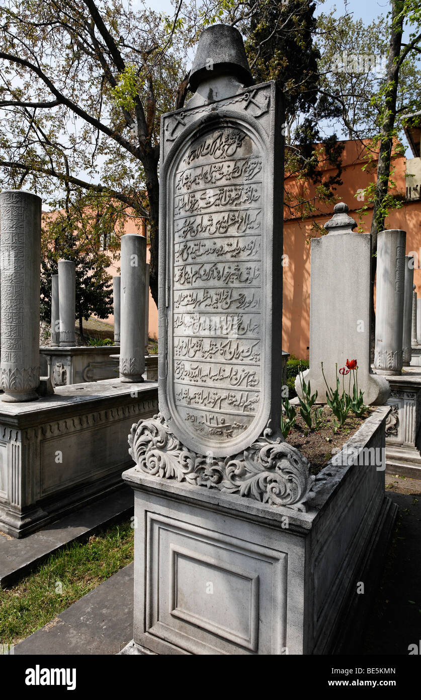 Pierre tombale musulmane et arabe de Fès avec inscription, Mahmut II Tuerbesi, Hammam, Istanbul, Turquie Banque D'Images