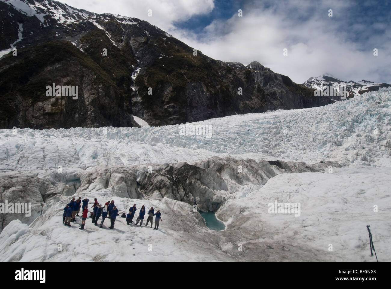 Vue d'hélicoptère de l'antenne de randonneurs sur le Glacier Franz Joseph, île du Sud, Nouvelle-Zélande Banque D'Images