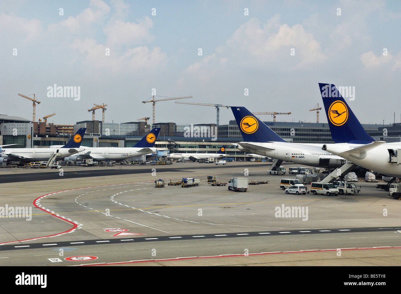 Plusieurs avions de la Lufthansa, l'aéroport de Francfort, Hesse, Germany, Europe Banque D'Images