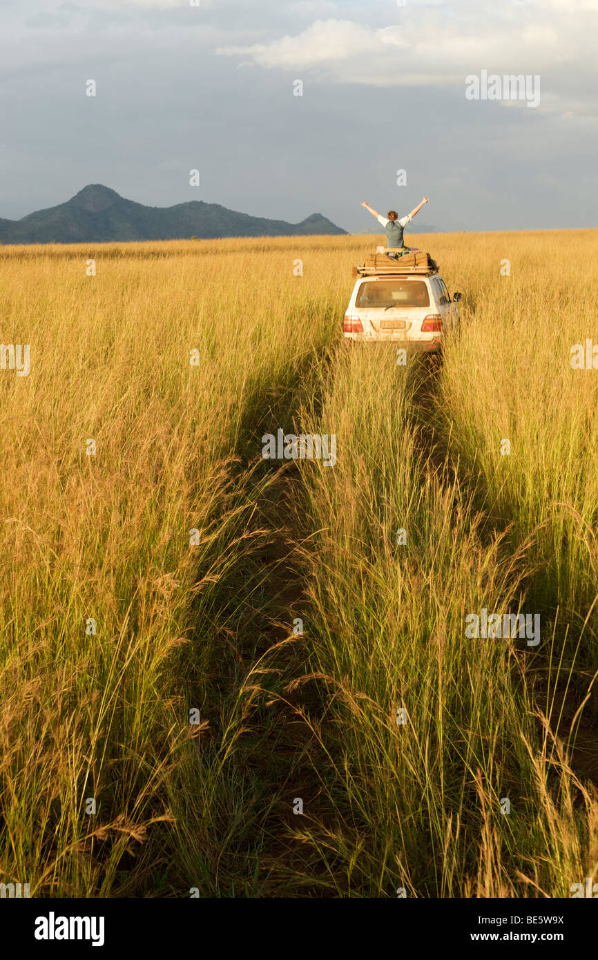 Land Cruiser dans le Parc National de Kidepo Valley dans le nord de l'Ouganda. Banque D'Images