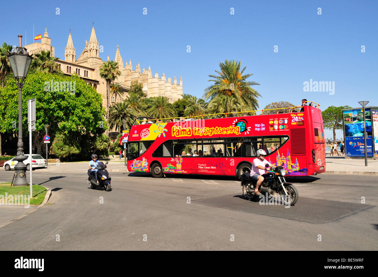 Bus touristique dans le centre historique de Palma de Majorque, Majorque, Îles Baléares, Espagne, Europe Banque D'Images