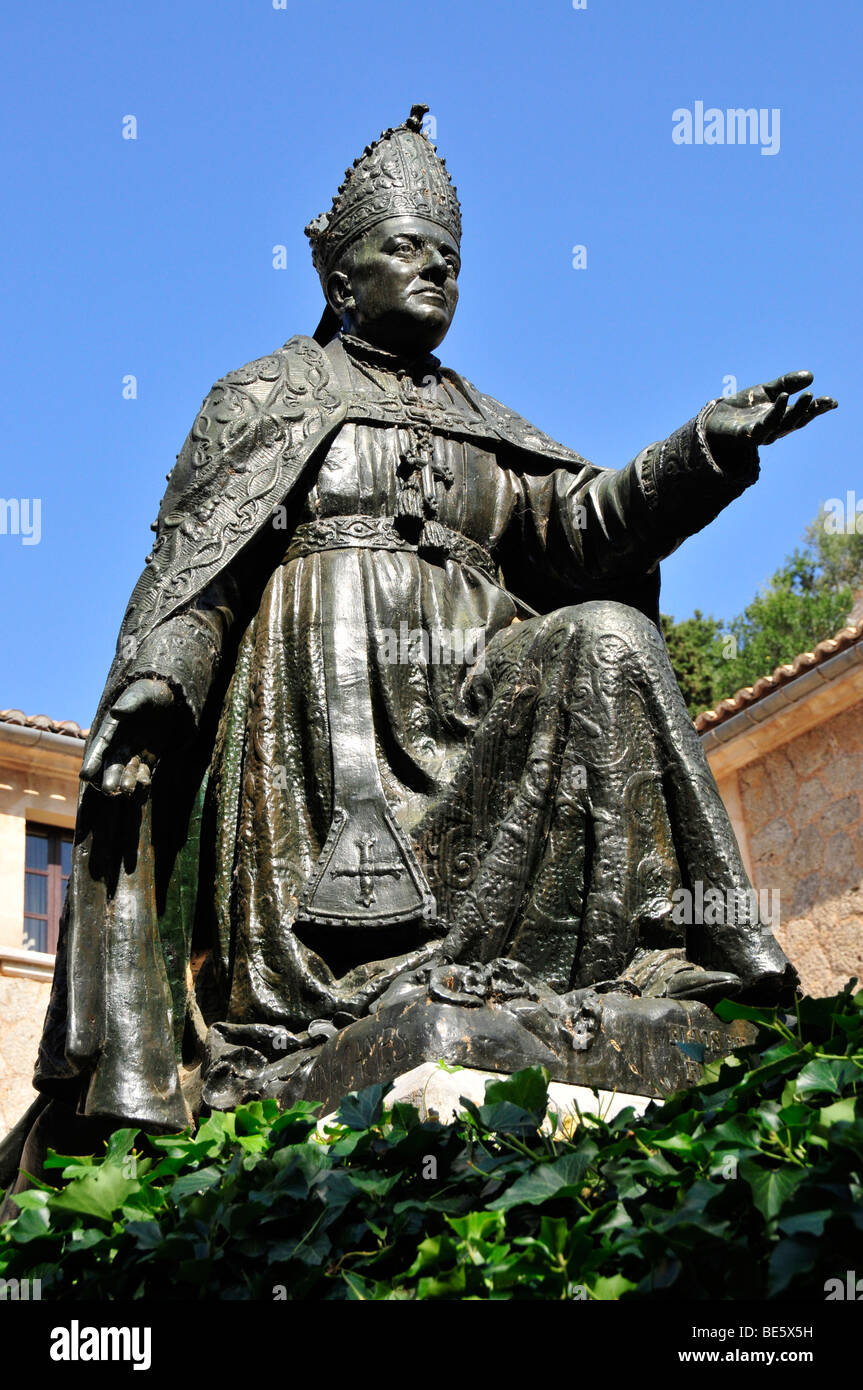 Statue de l'Évêque Pere-Joan Campins, monastère de Lluc, Lluc, montagnes de Tramuntana, Majorque, Îles Baléares, Espagne, Europe Banque D'Images