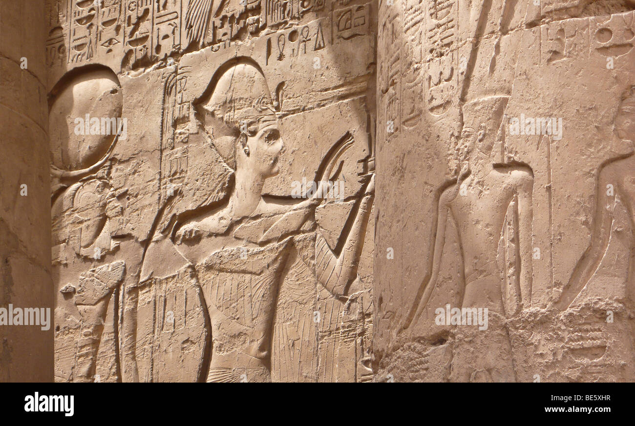 Les dessins muraux de mur, au secours du temple de Louxor, Egypte, Afrique du Sud Banque D'Images