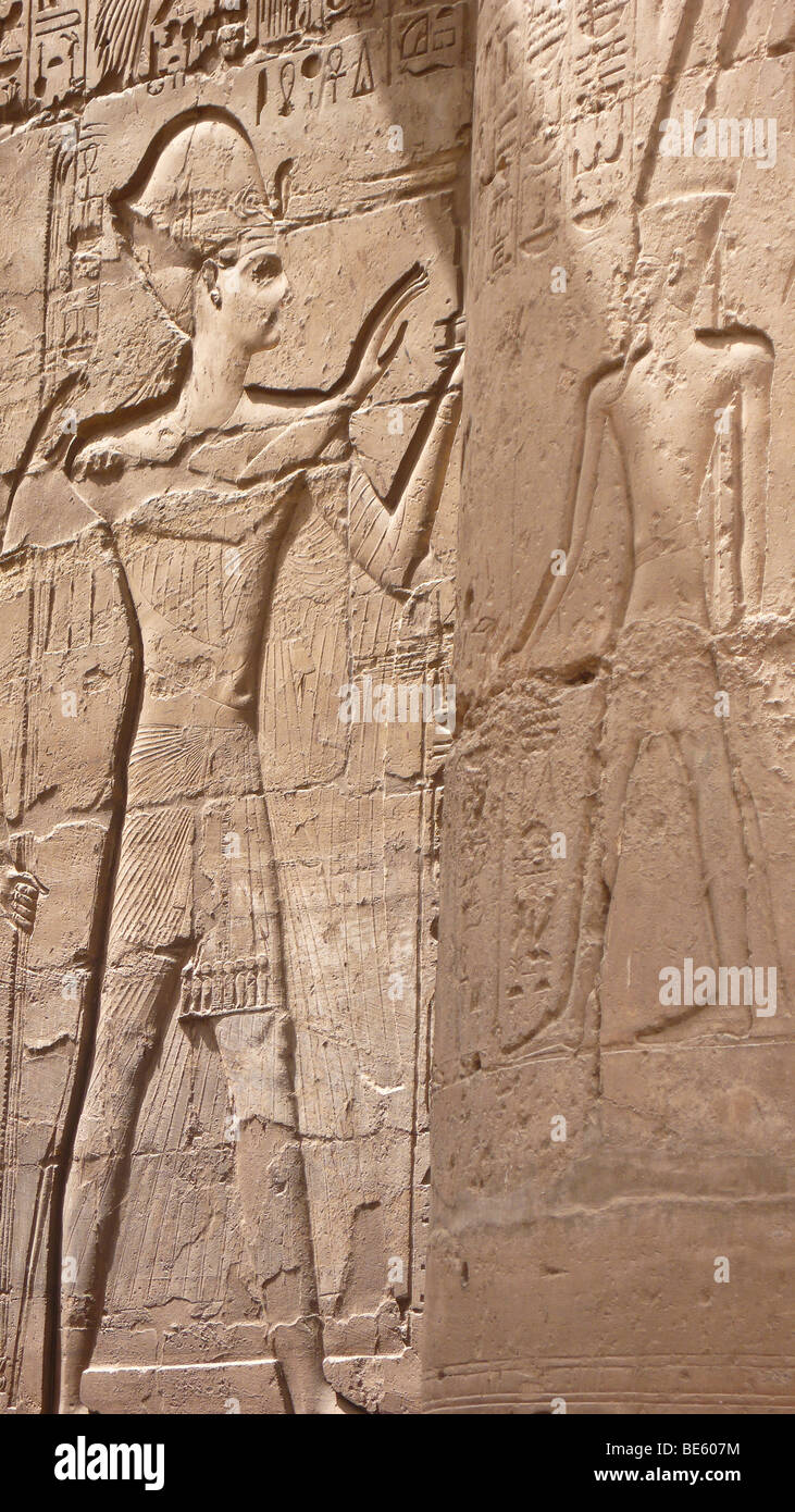 Les dessins muraux de mur, au secours du temple de Louxor, Egypte, Afrique du Sud Banque D'Images