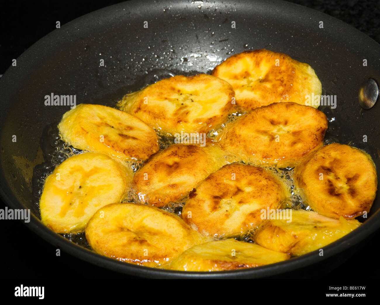Fried banana(patacón). Cuisine équatorienne. Banque D'Images