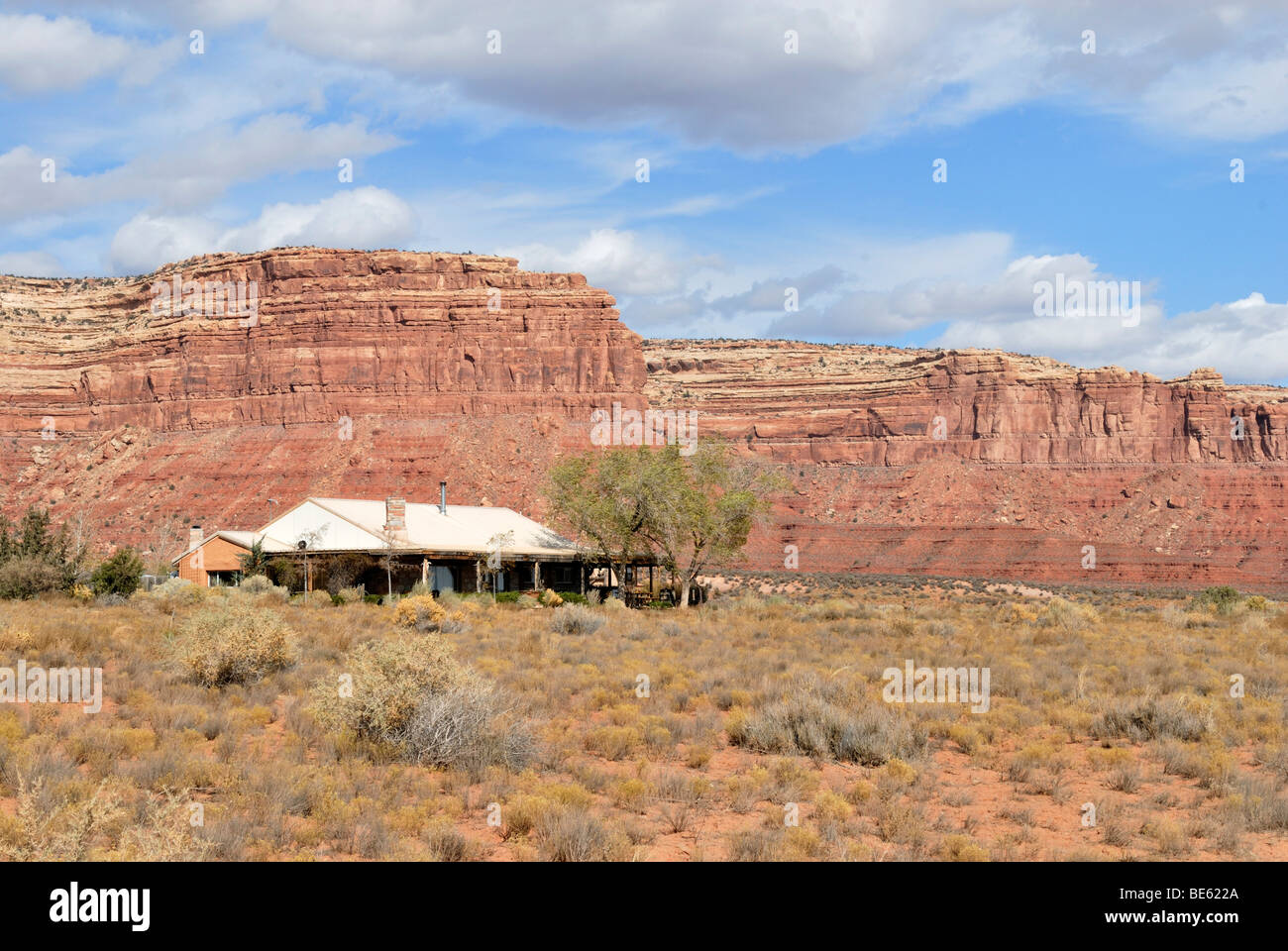 Gîte rural dans la Vallée des Dieux, sur l'autoroute 163, près de Mexican Hat, Utah, USA Banque D'Images