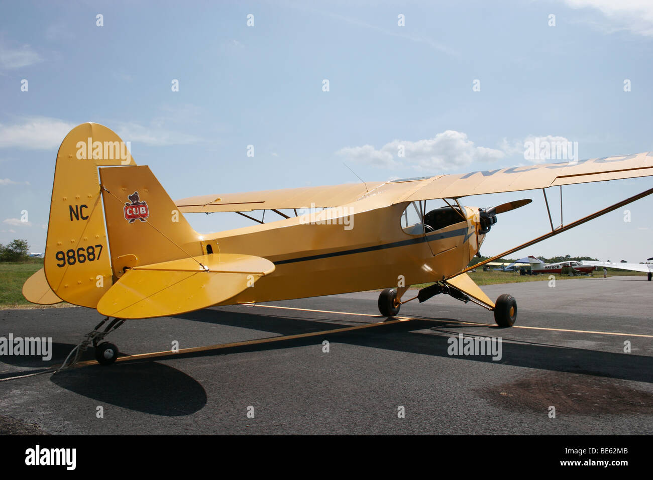 Avion Piper Cub montrant du gouvernail et des surfaces de l'élévateur, Louisa comté,Virginie Banque D'Images