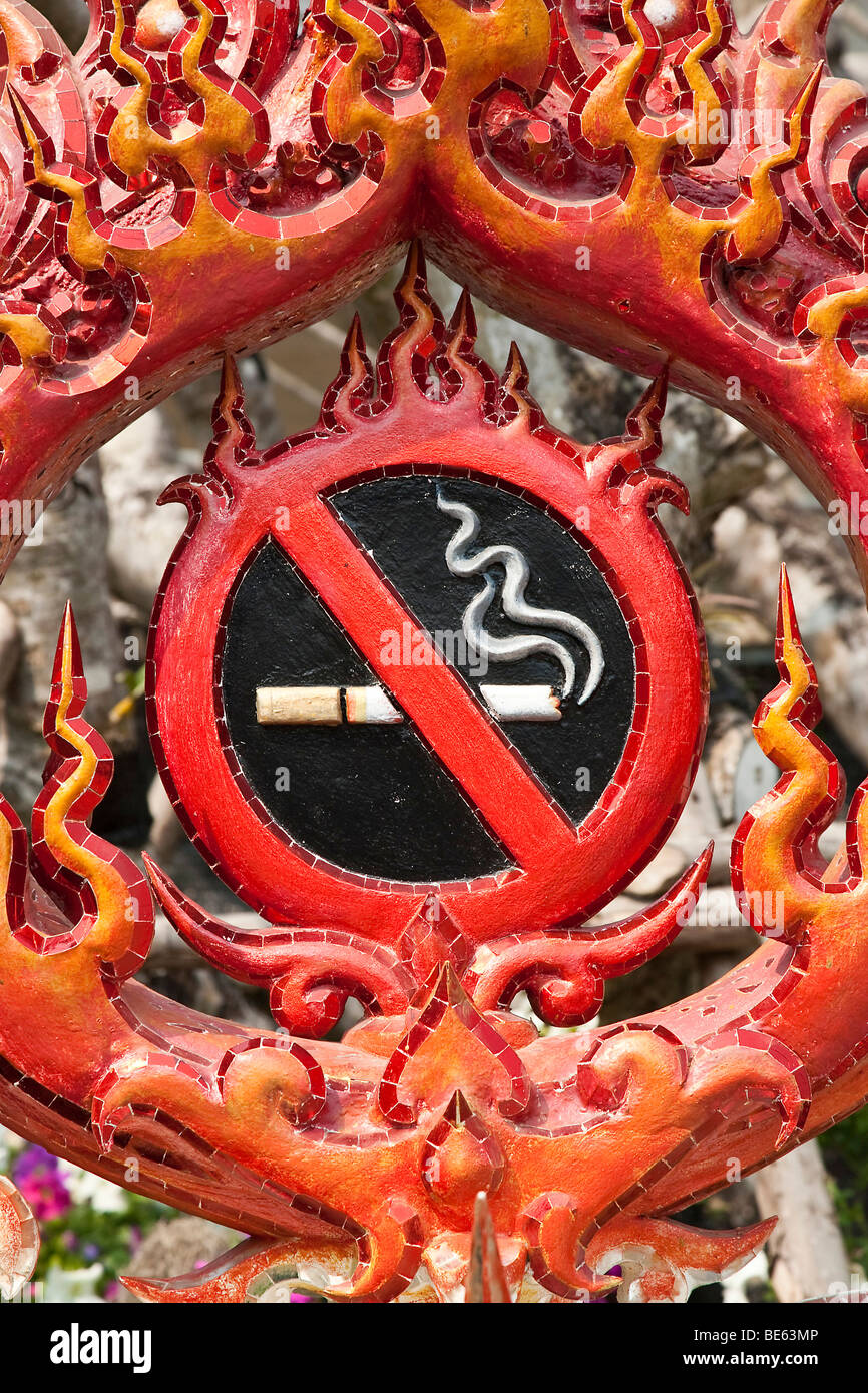Signe de l'interdiction de fumer fait de béton, la Thaïlande, l'Asie Banque D'Images