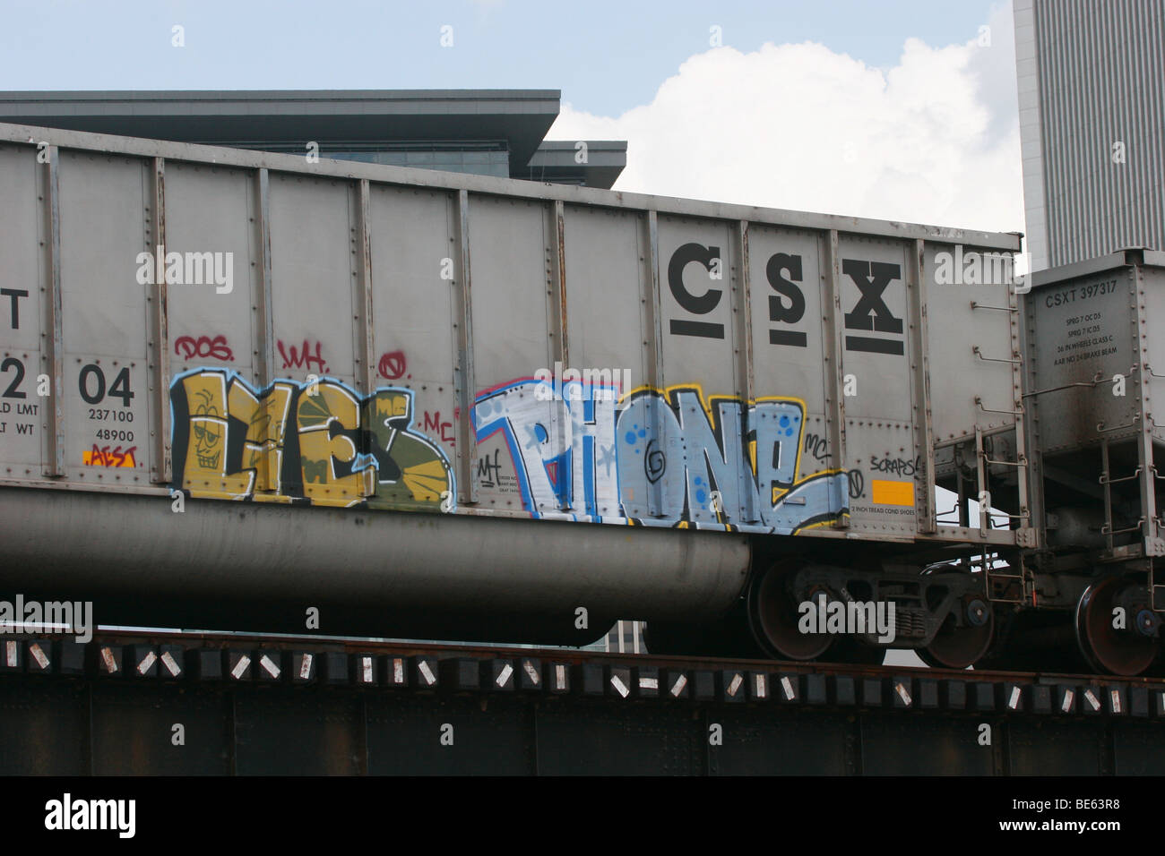 Avec l'arrivée du train de graffiti dans le centre-ville de Richmond en Virginie Banque D'Images