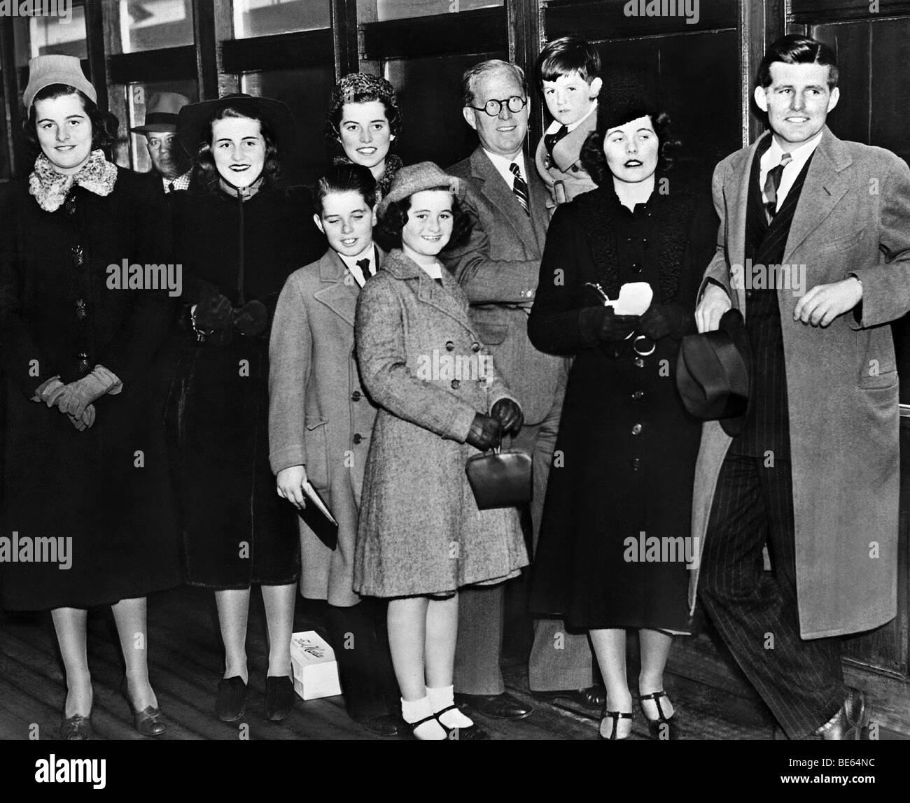 JOSEPH P. KENNEDY PATRICIA KENNEDY EUNICE KENNEDY JOSEPH KENNEDY TEDDY EDWARD KENNEDY ROBERT KENNEDY & JEANNE KENNEDY LE K Banque D'Images
