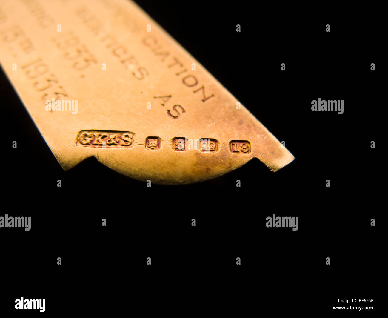 Un poinçon or 18 carats sur un passé maçonnique Médaille Maître jewel Photo  Stock - Alamy