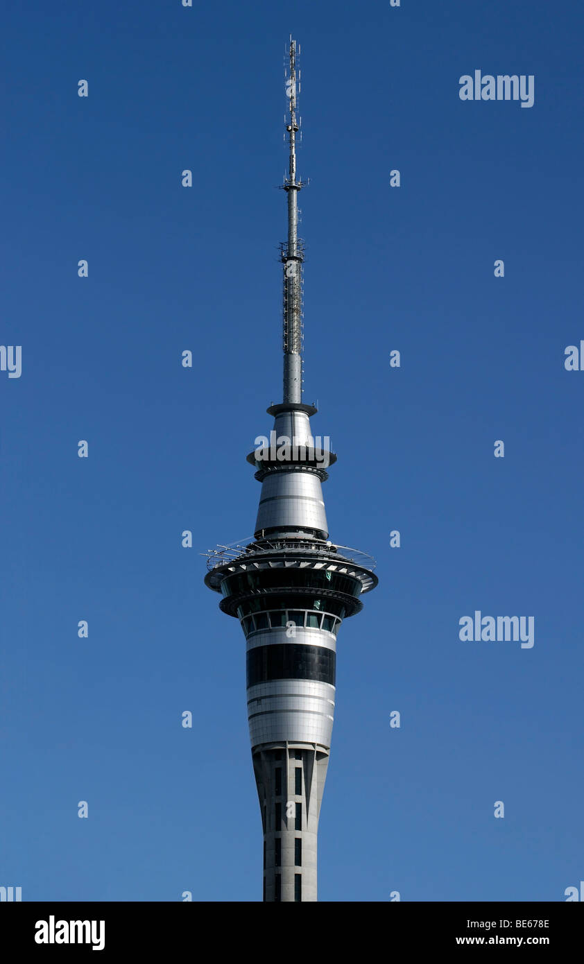 Haut de la Sky Tower AUCKLAND NEW ZEALAND Banque D'Images
