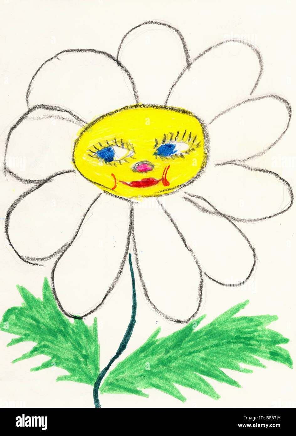 Naïf dessin en couleur sur un papier blanc fait l'enfant - fleur de camomille avec face Banque D'Images