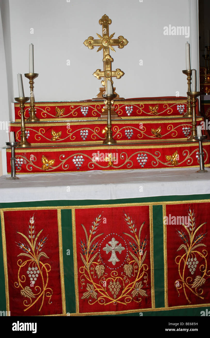 Croix dans l'église Banque D'Images