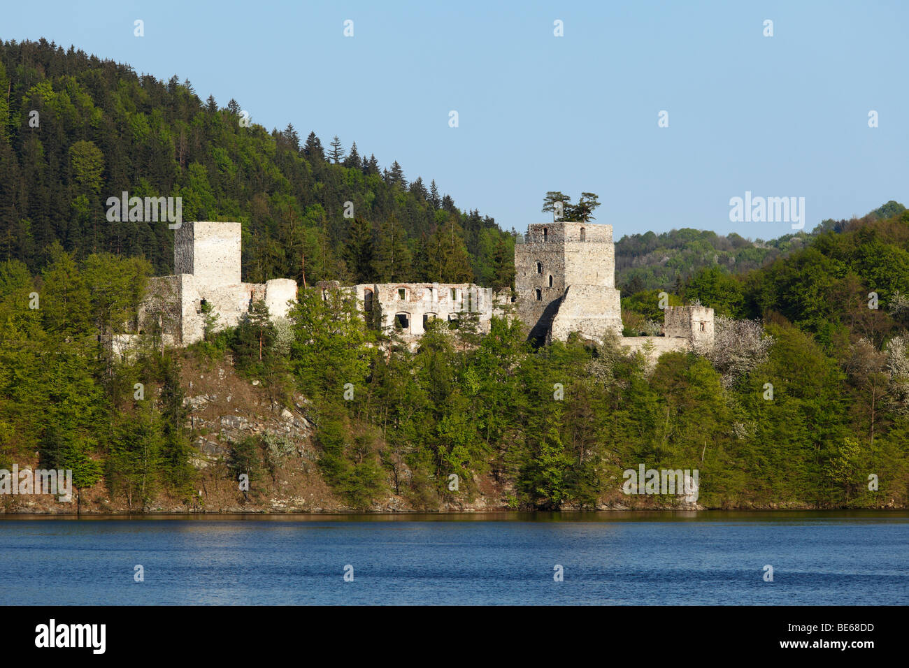 Ruines du château de Burg Dobra Dobra, Réservoir, Kamp River, Kamptal-Schoenberg Nature Park, Waldviertel, Basse Autriche, Autriche, E Banque D'Images