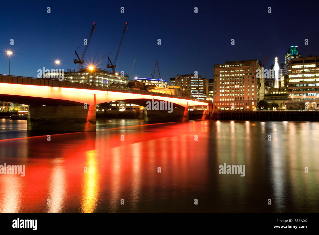 London Bridge, tourné pendant la nuit Banque D'Images