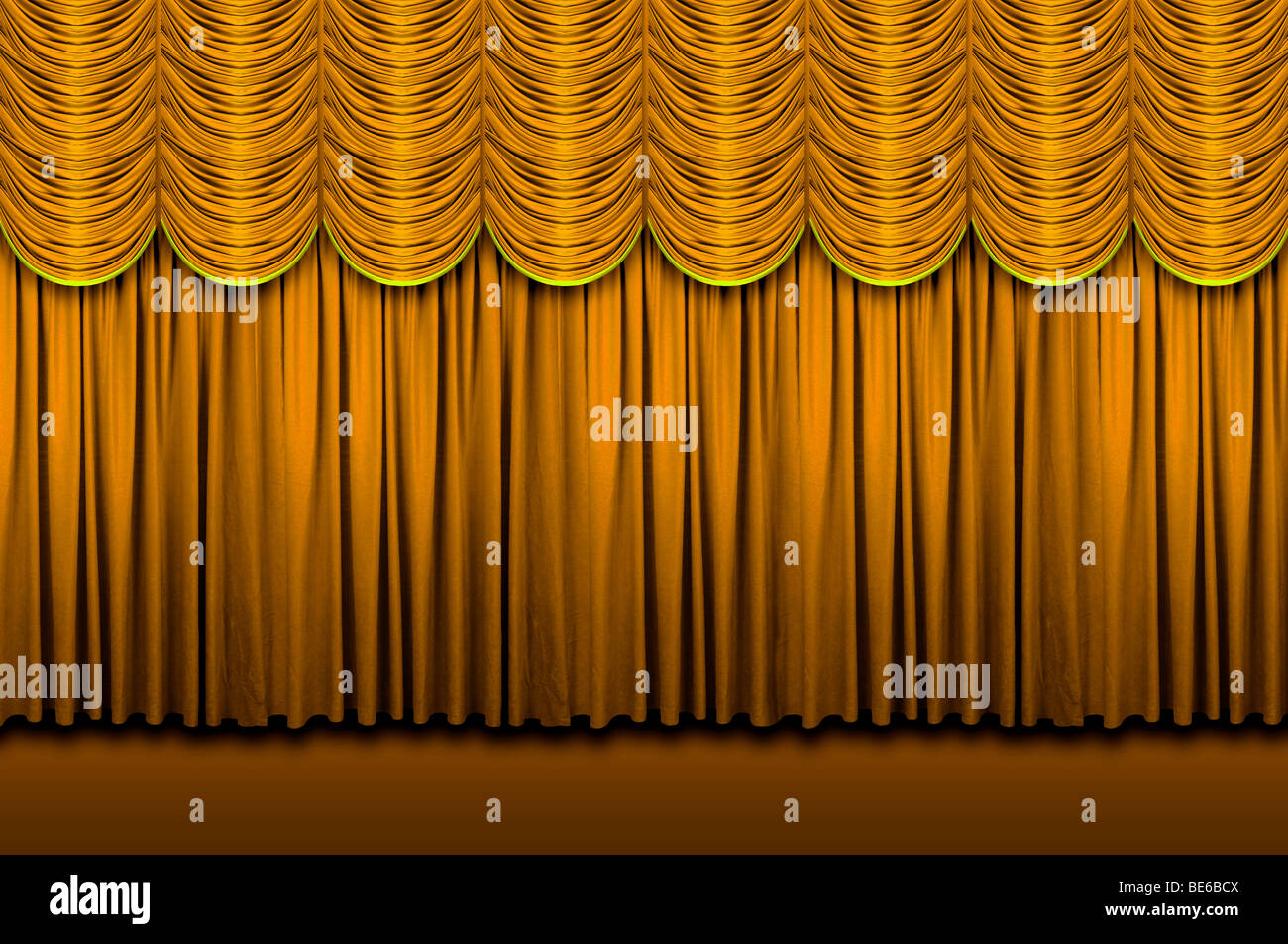 Grand golden rideaux de scène sur scène Banque D'Images