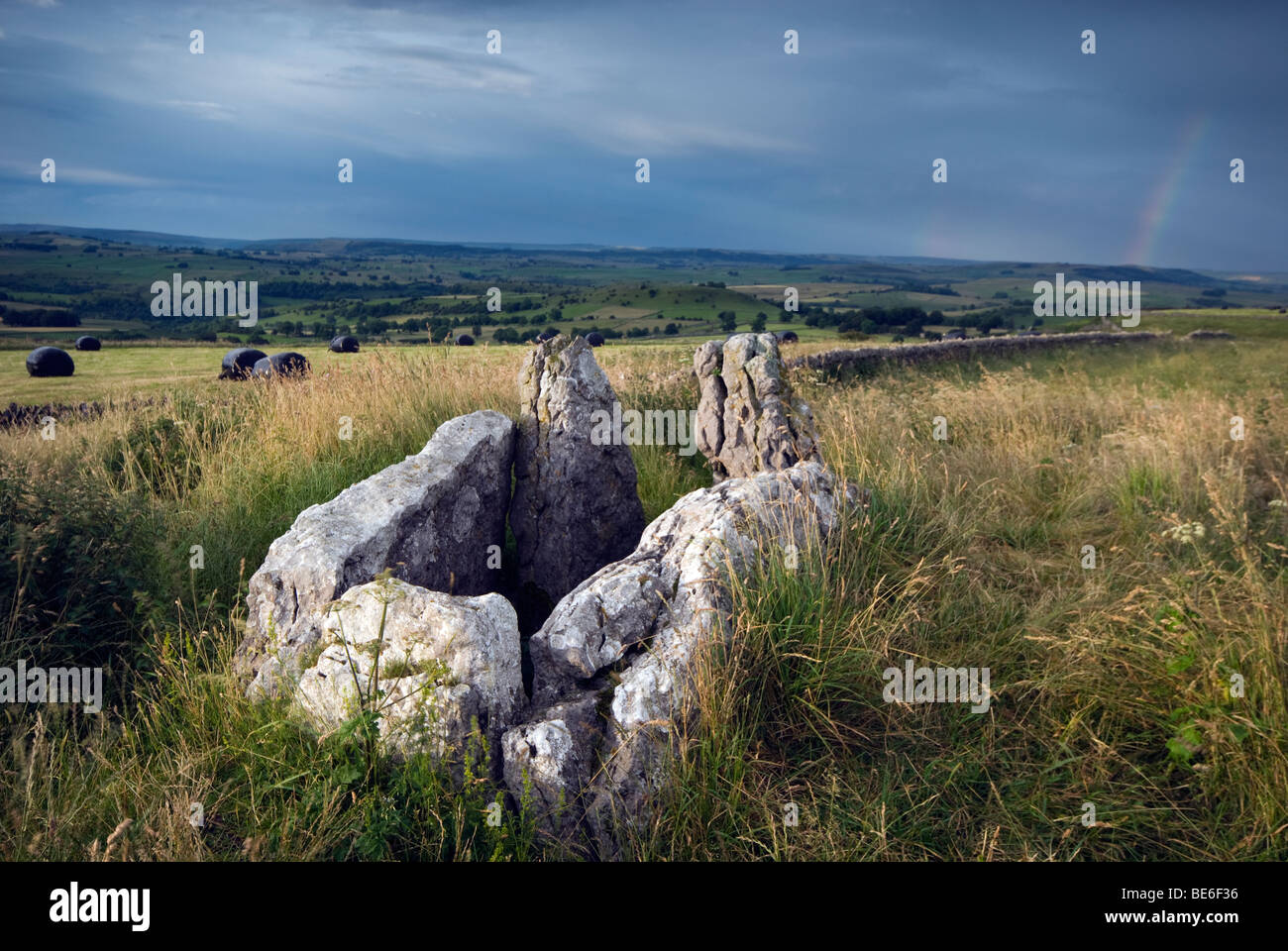 Cinq puits chambré sur Cairn Taddington Moor dans le Derbyshire Banque D'Images