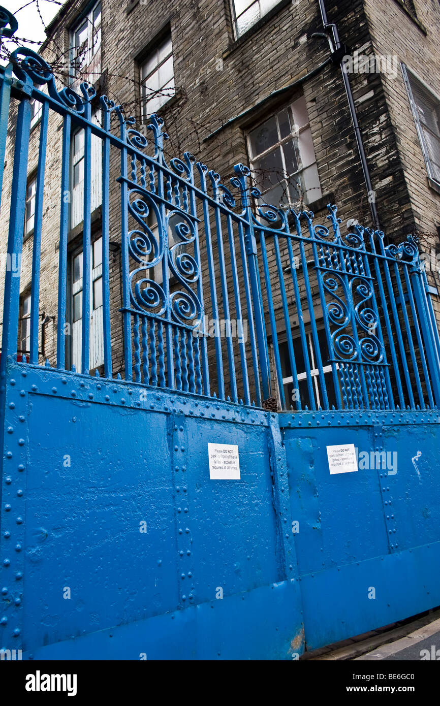 Portes de l'ancien bâtiment de l'usine, le centre de Bradford, Royaume-Uni Banque D'Images