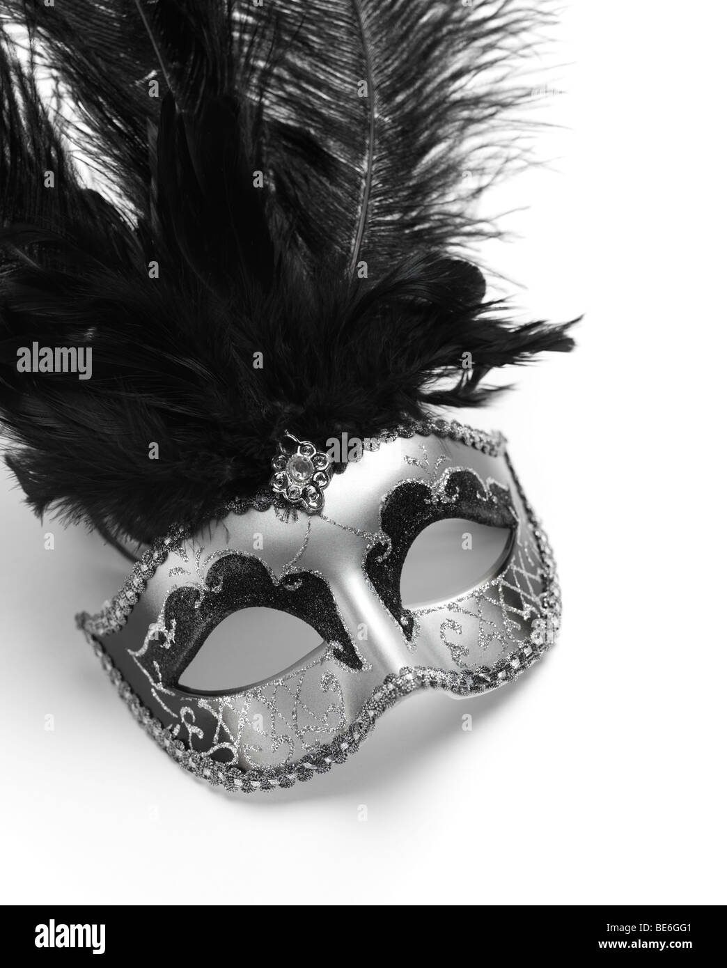 Belle argent avec plumes noires masque de Venise Banque D'Images
