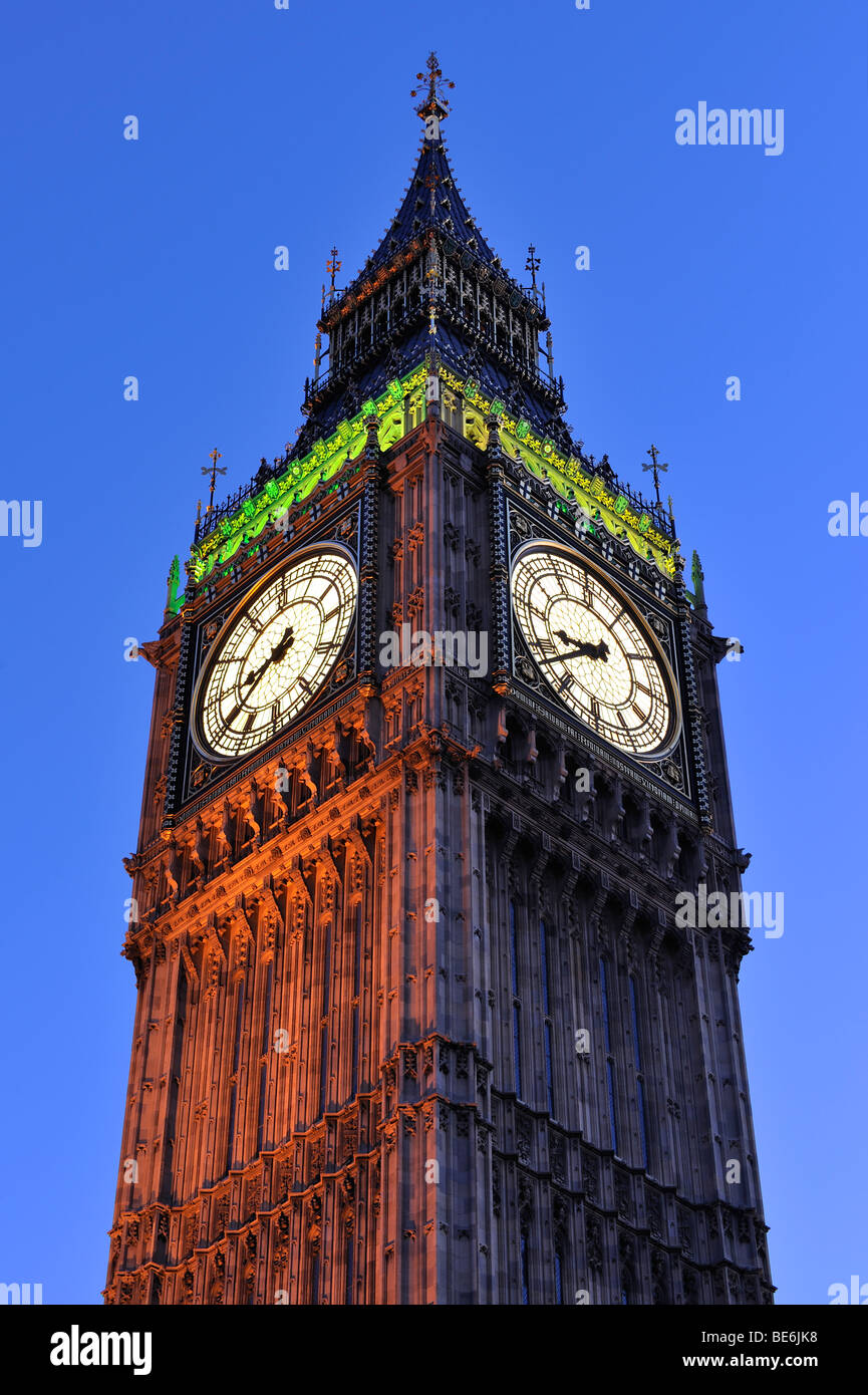 Détail de la tour de l'horloge de Big Ben, du Palais de Westminster de nuit, Londres, Angleterre, Royaume-Uni, Europe Banque D'Images