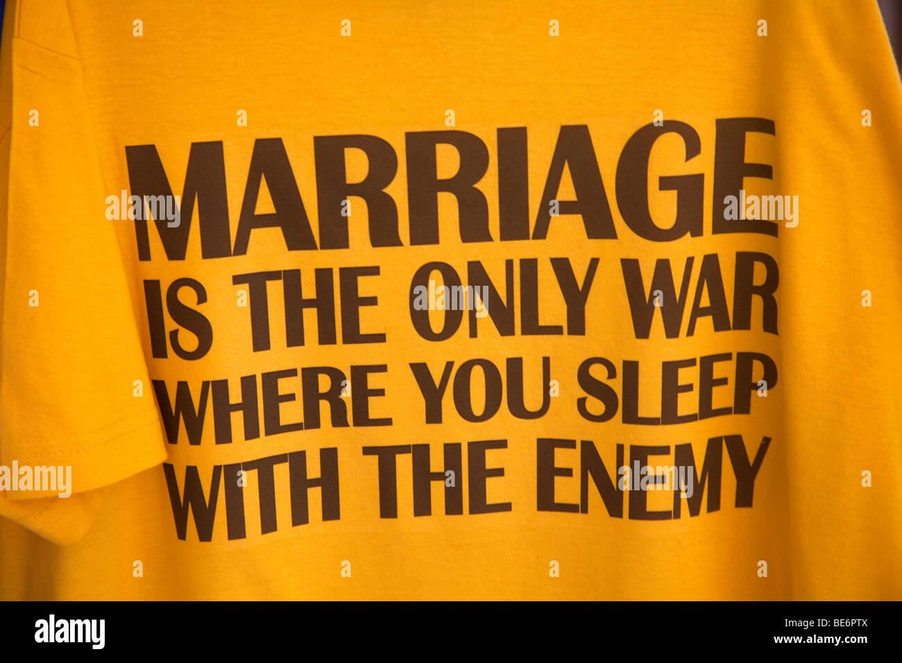 Phrase humoristique sur un t-shirt sur le mariage Banque D'Images