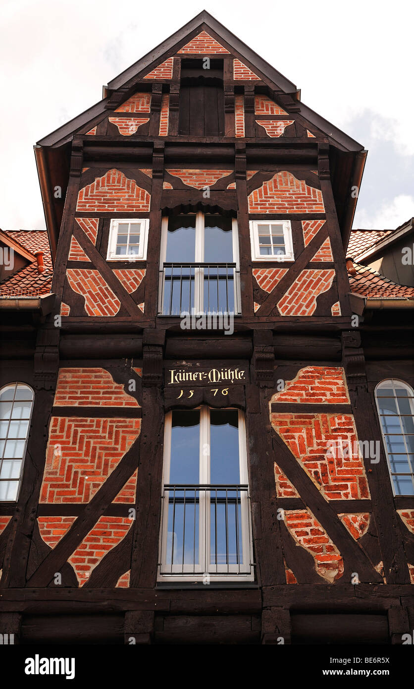 Vieille façade à pans de bois de 'Luener Muehle', 1576, Lunebourg, Basse-Saxe, Allemagne, Europe Banque D'Images