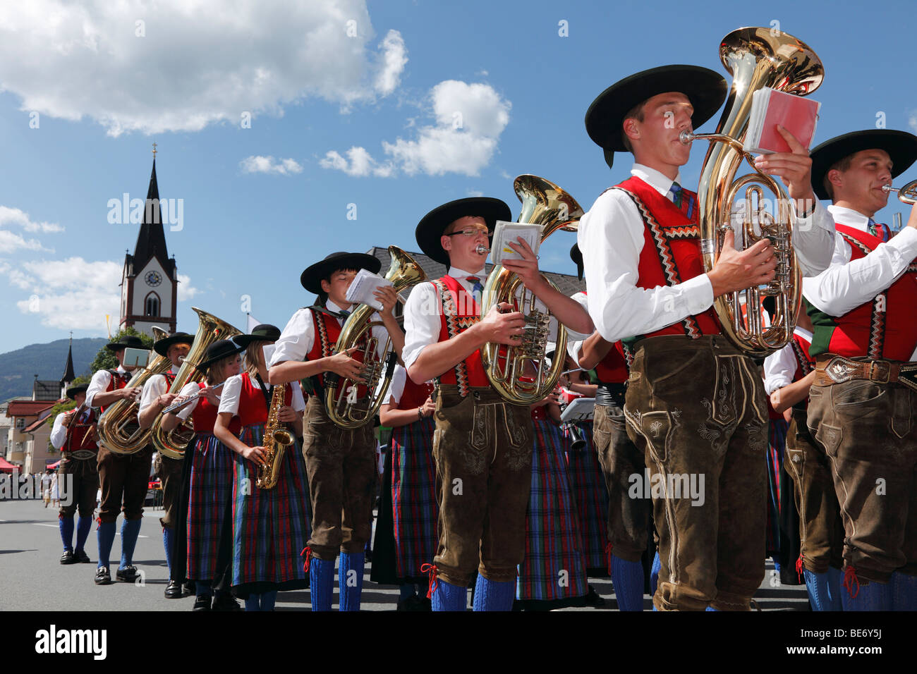 La musique folklorique à la parade de la bande de Samson, Mariapfarr, Lungau, état de Salzbourg, Salzbourg, Autriche, Europe Banque D'Images