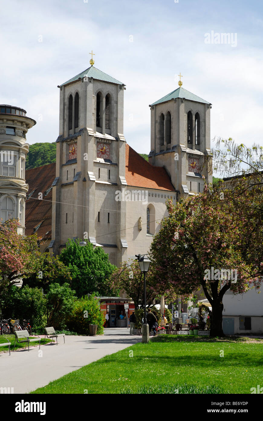 Jardin du Spa, à l'arrière l'église St.-Andrae-Kirche, quartier Neustadt, Salzburg, Salzburger Land, de l'état Autriche, Europe Banque D'Images