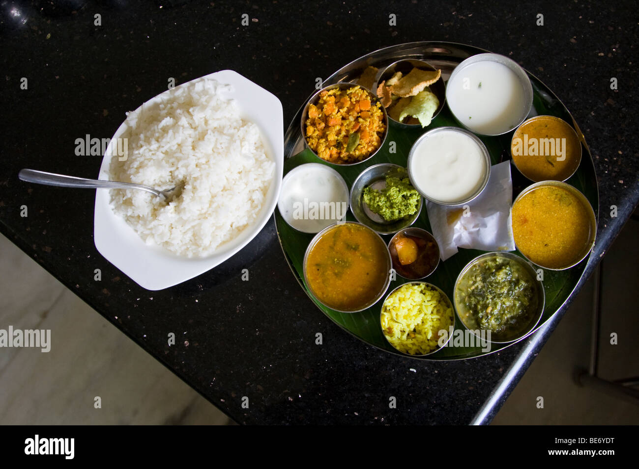 Thali d'Inde du Sud typique repas au Vellore Inde Banque D'Images
