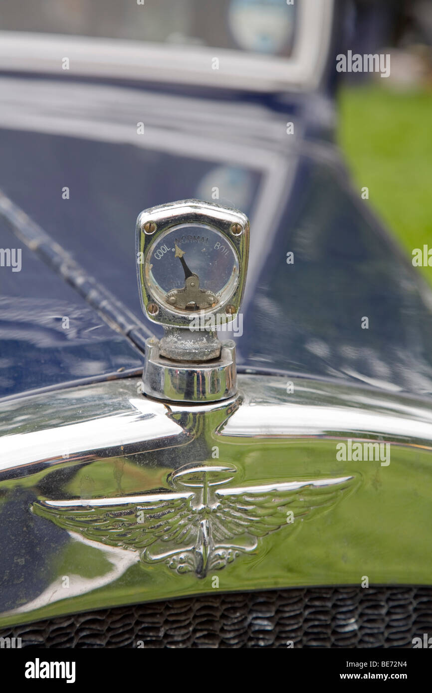 L'indicateur de température du radiateur monté sur 1934 Austin 12/4 Ascot Banque D'Images