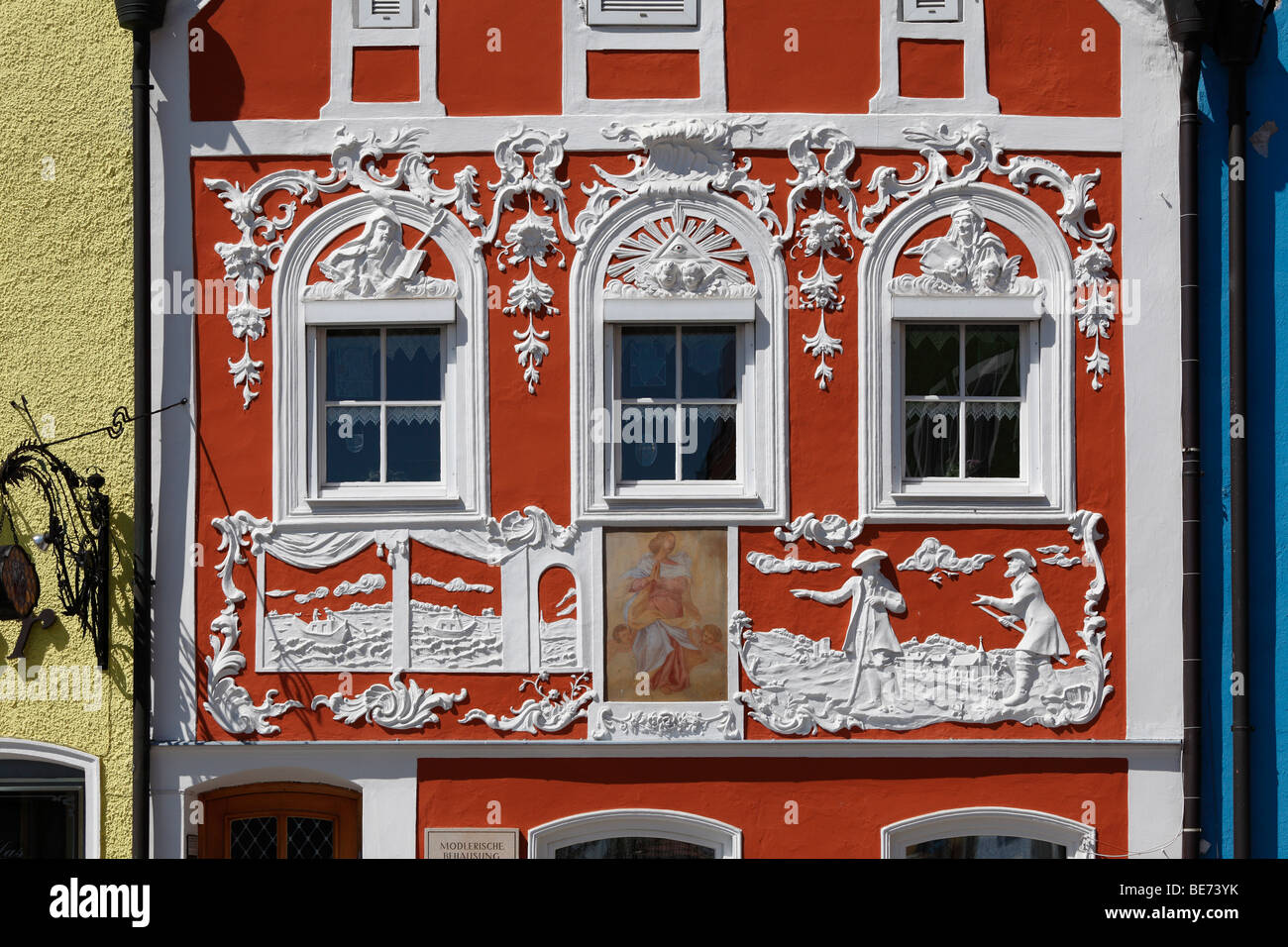 Façade en stuc Rococo par Johann Baptist Modler, Obernberg am Inn, Innviertel, Haute Autriche, Autriche, Europe Banque D'Images