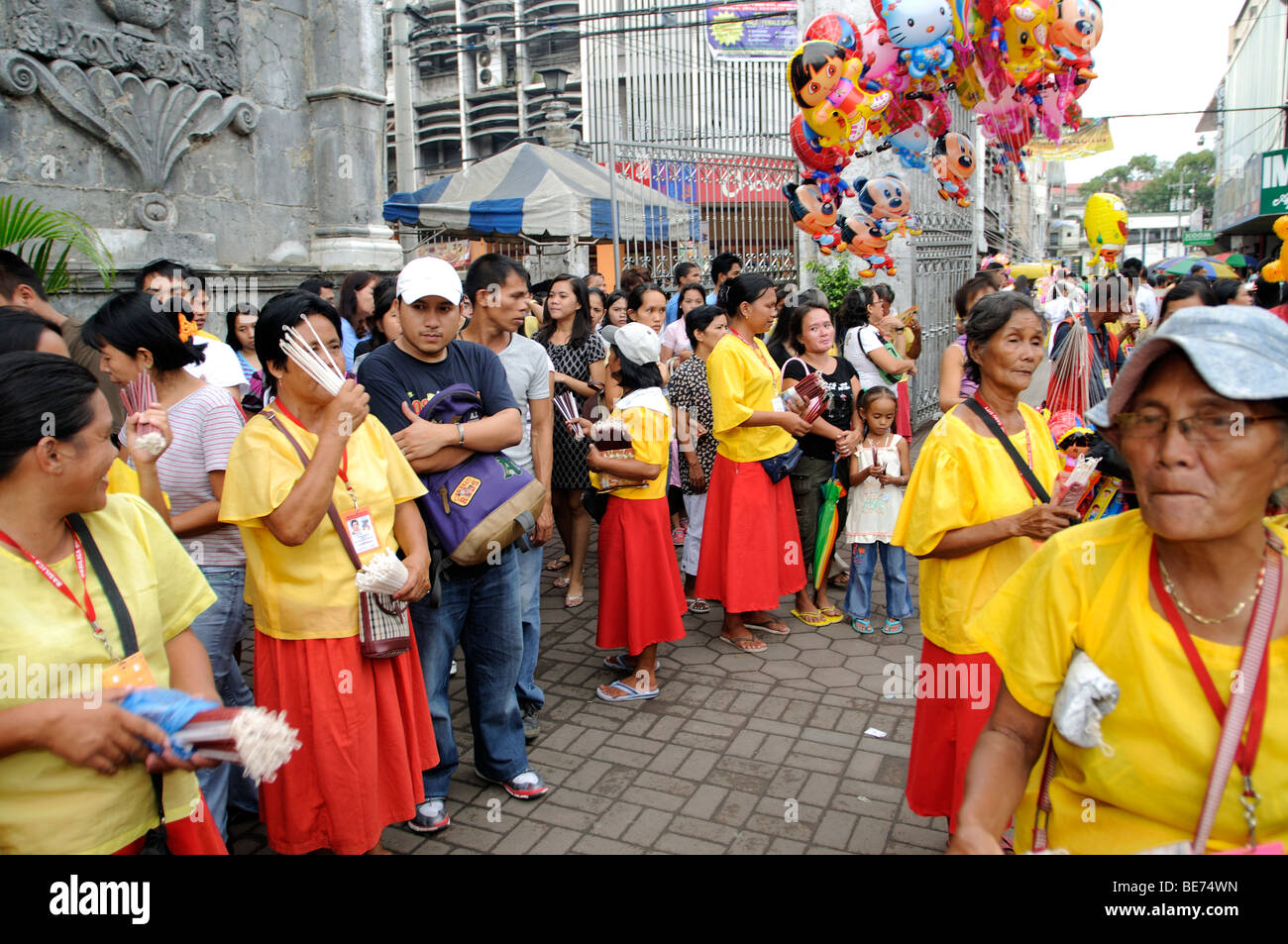 Colporteurs en dehors de l'église Santa nino Cebu City aux Philippines Banque D'Images