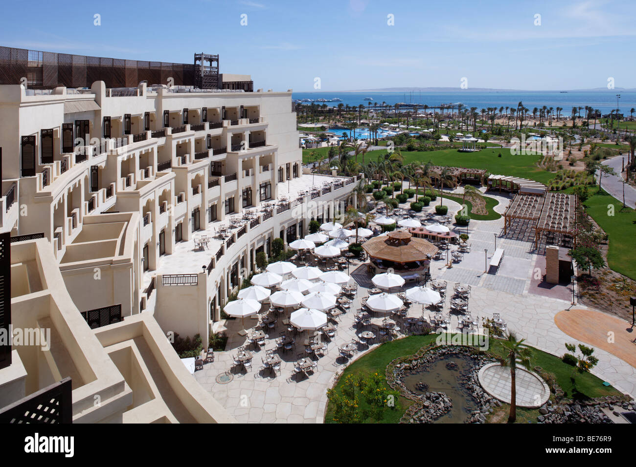 Jardin avec restaurant, Steigenberger Al Dau Beach Resort, Hurghada, Egypte, Mer Rouge, Afrique Banque D'Images