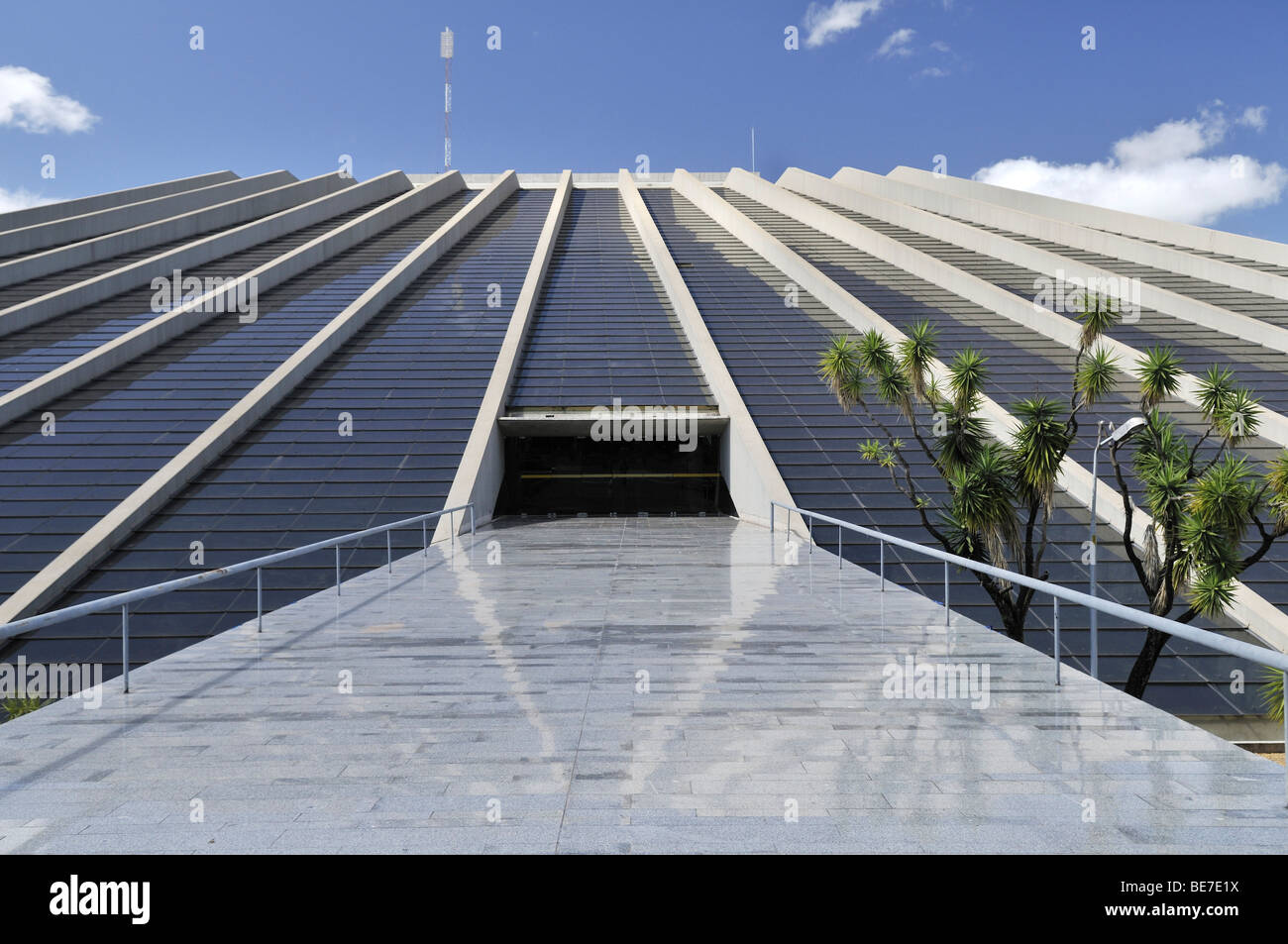 Teatro Nacional Cláudio Santoro Théâtre National, l'architecte Oscar Niemeyer, Brasilia, District Fédéral, État du Brésil, de l'Ame Banque D'Images