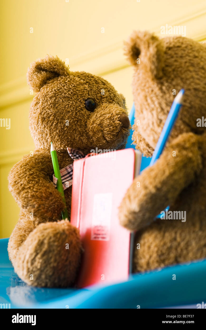 Ours en peluche sans oeil Banque de photographies et d'images à haute  résolution - Alamy