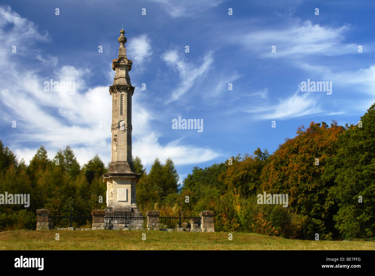 Edward Buckton Lamb's monument à Isaac Disraeli sur le bord de Tinker Woods à High Wycombe, Buckinghamshire, Royaume-Uni Banque D'Images