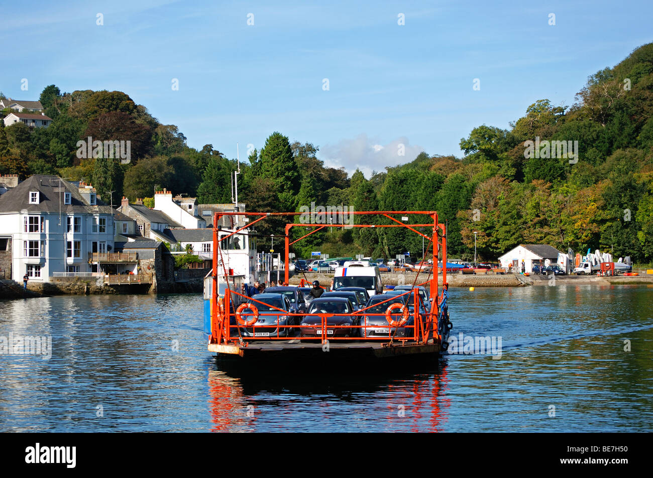 Le fowey à bodinnick ferry traversant la rivière fowey à Cornwall, uk Banque D'Images