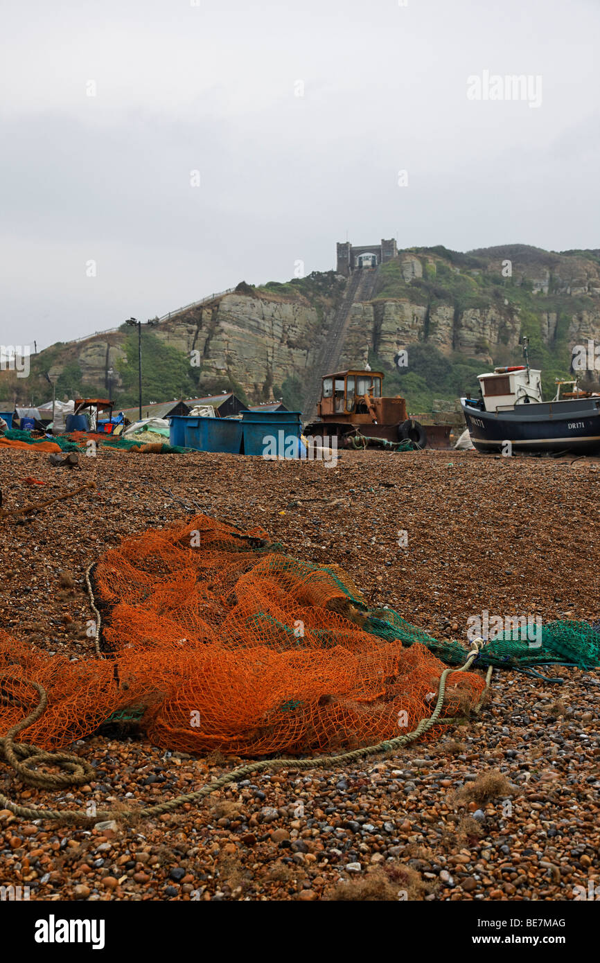 Des filets de pêche emmêlés sur Hastings beach Banque D'Images