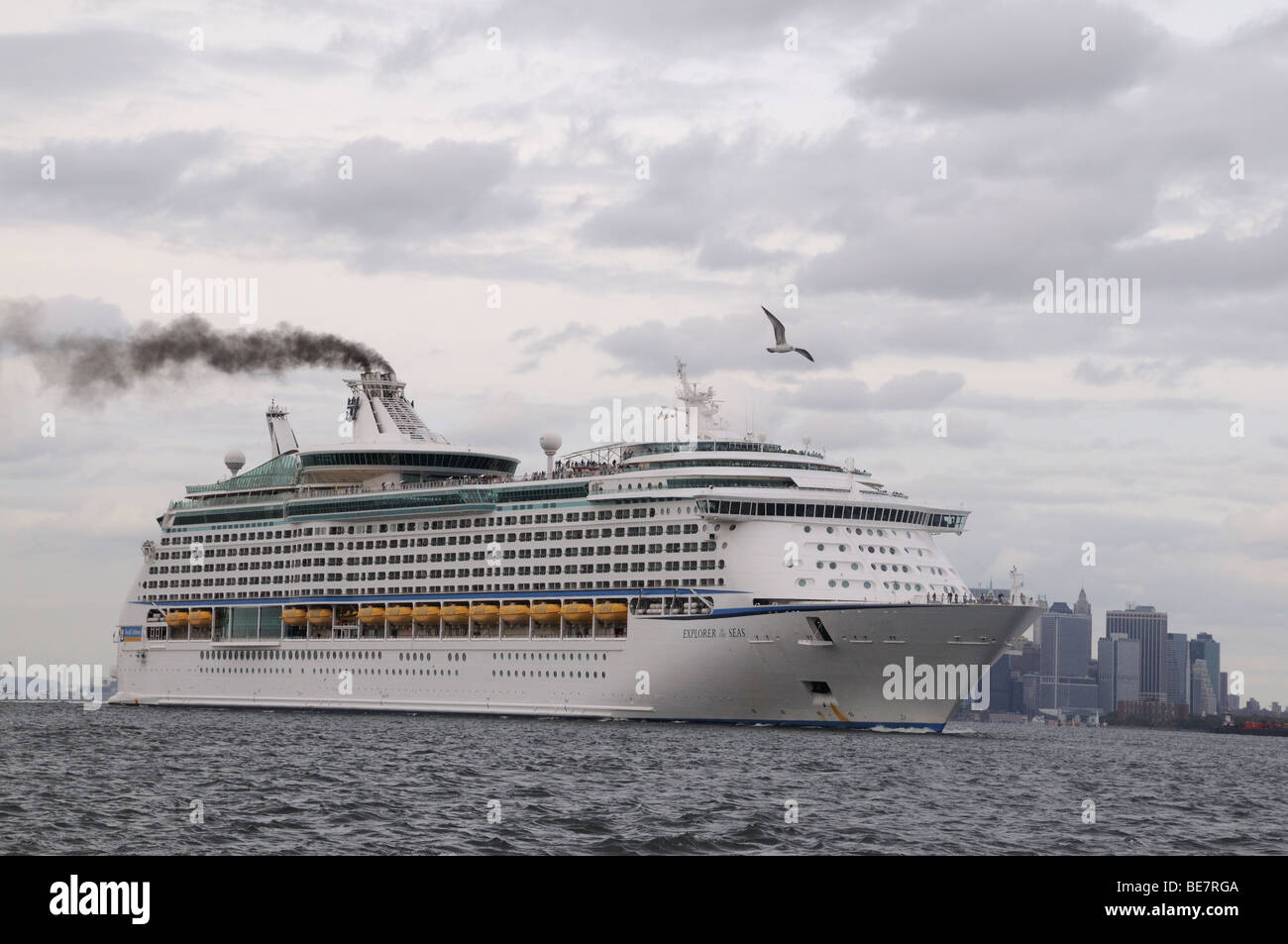 Explorer des mers quitte New York City sur son chemin aux Bermudes. Le 26 septembre, 2009 Banque D'Images