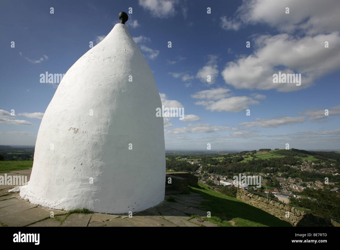 Ville de Bollington, Angleterre. Sur le chemin du sentier de la pierre meulière est classé Grade II Nancy blanc de la folie. Banque D'Images