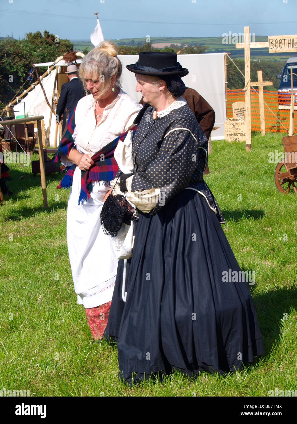 Deux dames en vêtements de l'ouest américain. Banque D'Images